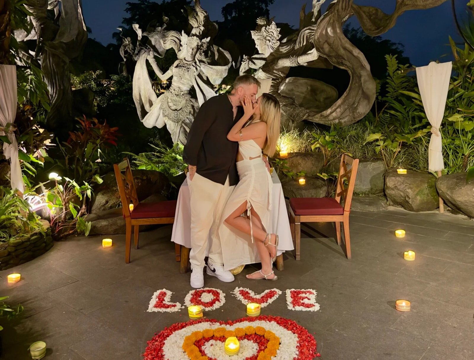 The honeymoon couples at the Taman Dedari Restaurant Bali Turları